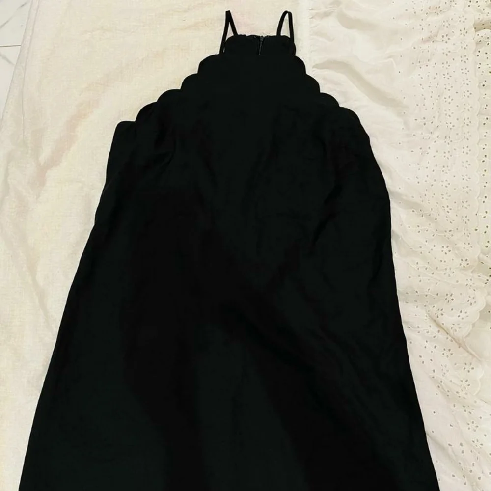 Black halter neck dress - Picture 2 of 10